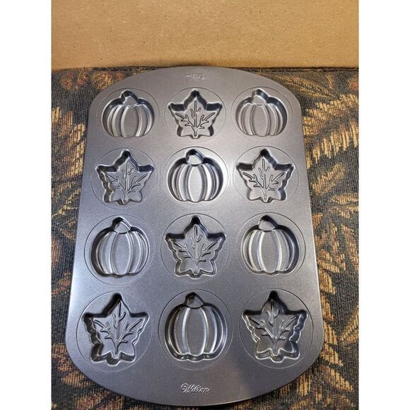 Wilton 12 Cavity Nonstick Harvest Whoopie Pie Pan - Picture 1 of 3